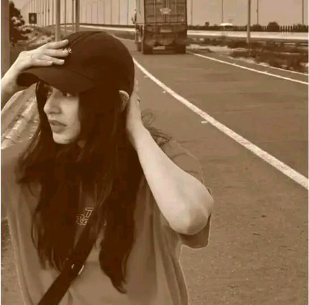 يو شباب يې تماشبين د؎!!
يوه ډمه زندګي ده!!