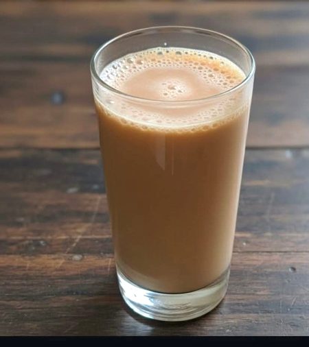 *زندگی خُوبصورت یونہی نہیں ۔*
*اس میں چائے کا نکھار  بھی ہے۔*☕️🧡🍂