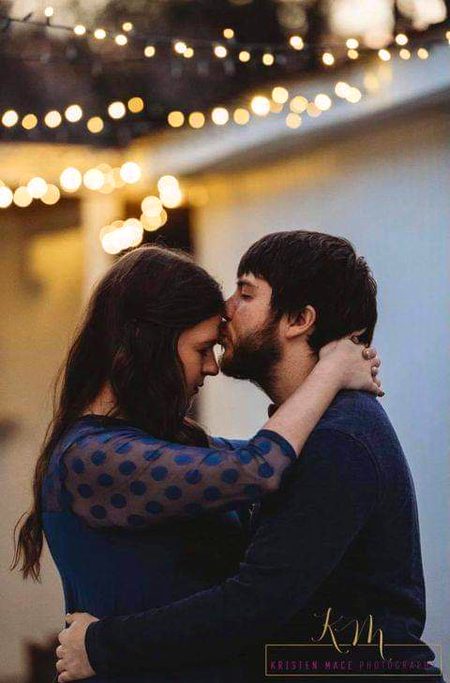 میں ضدی , رومینٹک  سا لڑکا... 🙈   وہ جذباتی , پرانے خیالات کی سلجھی ہوئی لڑکی...😍😍😍