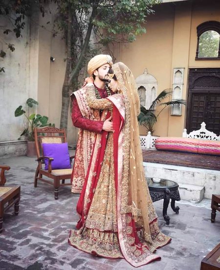 - مرد کے ہاتھ میں اتنی گرفت تو ہونی چاہیئے کہ وہ اپنی عورت کا ہاتھ سارے زمانے کے سامنے دلیری سے تھام سکے ۔۔۔💞