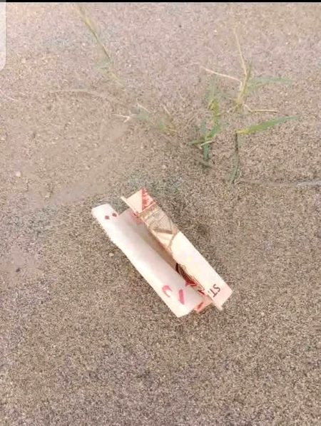 اسی لیے میں نگاہ نیچے  رکھ کر چلتا ہوں
🙂↔️🙂↔️🙂↔️