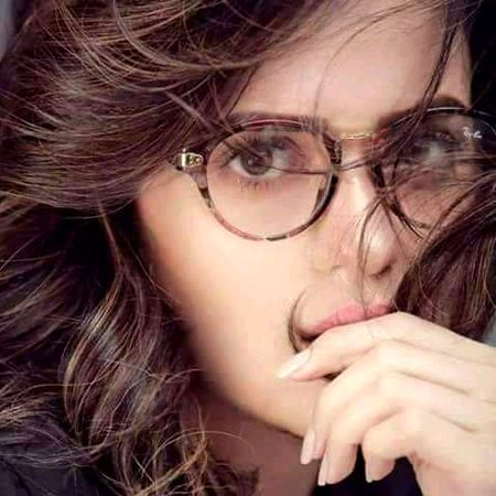 پوچھا جو ان سے چاند نکلتا ہے کس طرح
زلفوں کو رخ پہ ڈال کے جھٹکا دیا کہ یوں