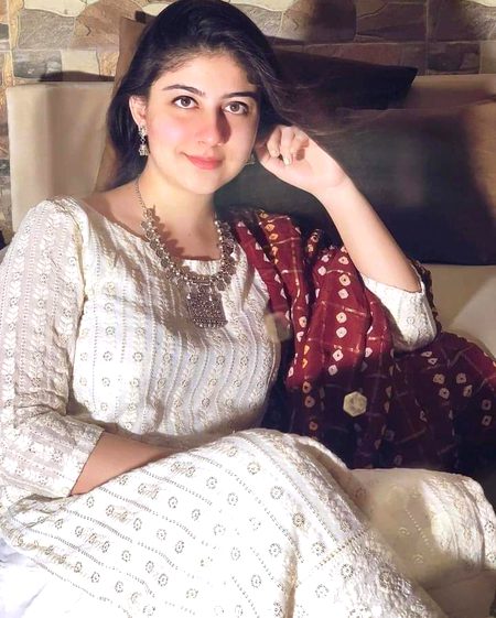تمہاری ذات سے آگے تو راستہ ہی نہیں 
میرے سفر تو یہیں پر تمام ہوتے ہیں🔥 Mahii 💔