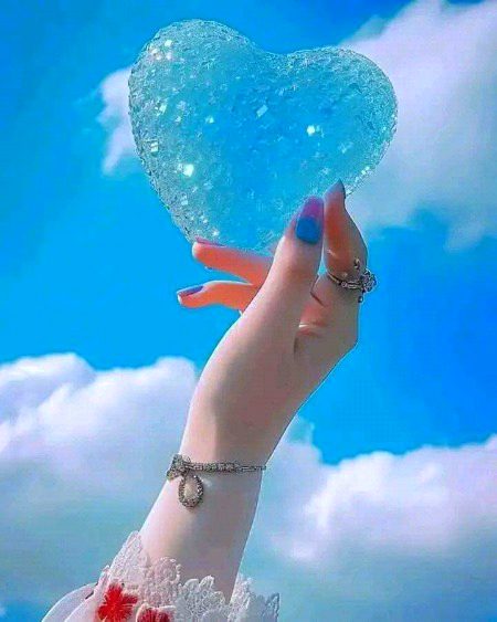 حدود رکھنی چاہئیں ، یہ ہماری حفاظت کے لیے بہت ضروری ہیں ، ہم قیمتی ہیں ، اور باوقار ہی اچھی لگتی ہیں