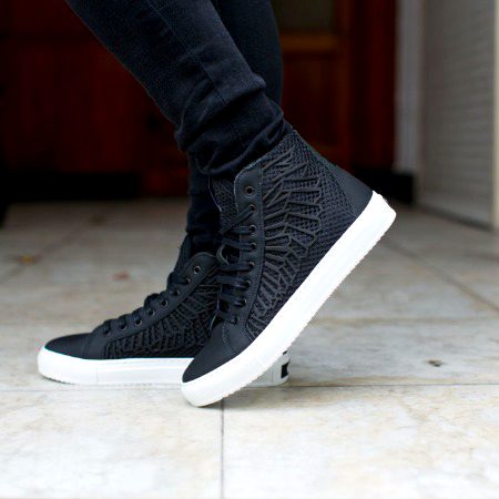 Yar yeh wala jutta chaye...mil hi nhi raha😕