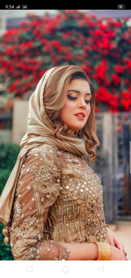 عجیب لمس ہے اس کا میری ہتھیلی پر 
وہ دل بناتا ہے اور دل دھڑکنے لگتا ہے🔥 Mahii 💔