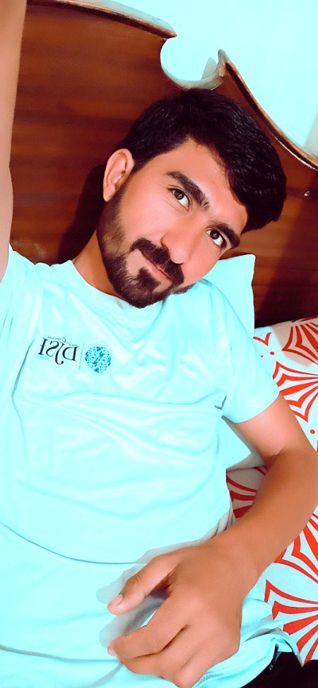 Kisi ki na madad na Dua chahiye..