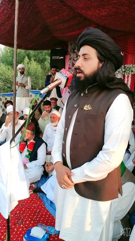 اس نوجوان نے آج تک کرسی یا اقتدار کی خواہش نہیں کی، جب بھی تقریر کی ہے تو یہی کہا کہ ہم رسول ﷺ کا دین تخت پہ لائیں گے، عدل کا نظام قائم کریں گے اور ہر ظالم کا ہاتھ دبوچیں گے اور مظلوم کا اس کا حق دلوائیں گے۔
#AllamaKhadimHussainRizvi
#بدعہدمنافق_جھوٹی_حکومت