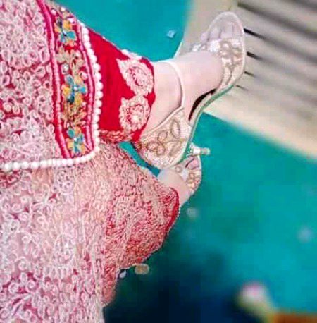 لَذَّتِ قُرب رہی _ شوخِیِٔ وِصَال رَہی❤️
تُمھارے ساتھ جو گُزری گَھڑی _ کَمال رَہی❤️