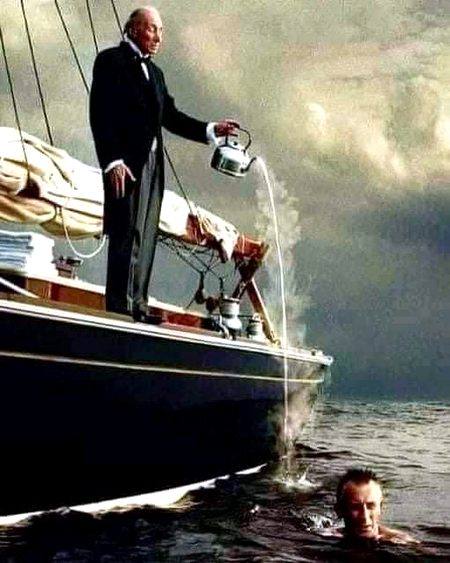 مکار چہروں کی عکاسی کرتی ایک تصویر
وہ ڈوبنے والے کو ہاتھ بڑھا کر ٹھنڈے پانی سے نکال سکتا تھا
لیکن ٹھنڈے پانی میں تھوڑا سا گرم پانی ڈال کر مدد کرنےکا ڈرامہ کرتا رہا۔
کچھ لوگ ضرورت کے وقت آپ کے ساتھ ہونے کا ڈرامہ کرتےہیں لیکن اصل میں وہ آپ کو ڈوبتے دیکھ کر لطف اندوز ہوتے ہیں