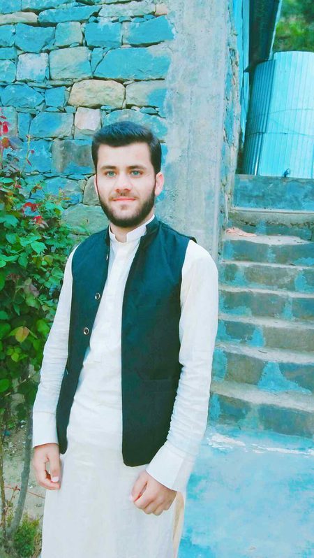 چند رنگین تہمتوں کے سوا
تیری چاهت میں کیا ملا هم کو ..؟؟
💝🌸