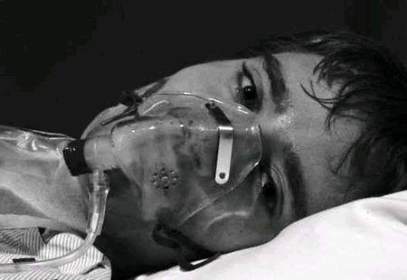 کوئی شانہ ہمیں درکار ہے سر رکھنے کو 
تیرا رونا، تیرے آگے تو نہیں رو سکتے!