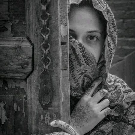 منتیں ادھوری رہ گئی🥀
چاہنے والا معذرت کر گیا🔥 Mahii 💔