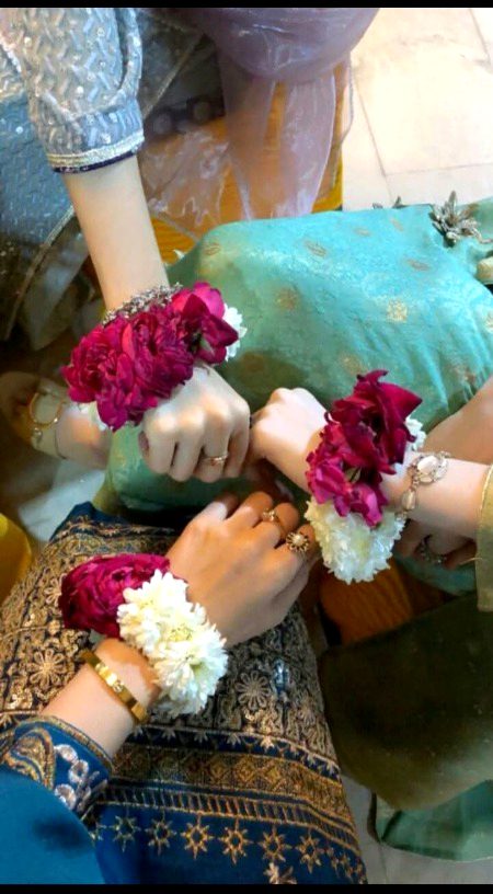 ....beautiful flowers with beautiful friends..💐