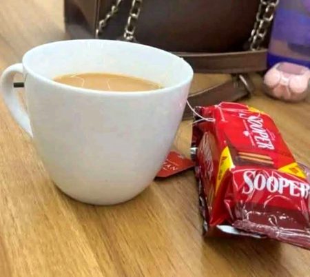 دل اور اس کے مضافات میں 
چائے پینے کا وقت ھوا چاہتا ہیے💕