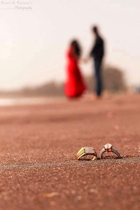 بہت قدیم صحیفے گواہی دیتے ہیں
کبھی زمین پہ محبت کی حکمرانی تھی🖤🥀