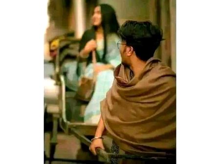 ستر سال کی ساری غزلیں ایک انسان پہ واریں گے
ہم بوڑھے ہو کے دھیمی لہجے میں تیرا نام پکاریں گے❤