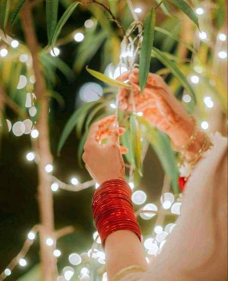 سونے کی نہ سہی کانچ کی ہی لا دو 😒
عید آ رہی ہے چوڑیاں ہی لا دو 😍
#Nimii