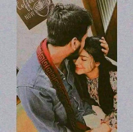مِل جائے گا تُمہیں تُمہارا محرم تُمہیں سراہنے کے لیے تُمہیں چاہنے کے لیے، تو ضرورت نہیں ہے کسی غیر محرم کے تُمہیں خُوبصورت کہہ دینے پہ خوش ہونے کی یا کسی کے بدصورت کہنے پہ دل چھوٹا کرنے کی، تم خوبصورت ہو،
فقط اپنے محرم کی آنکھوں تک، اپنے محرم کے لیے 🌻❤️