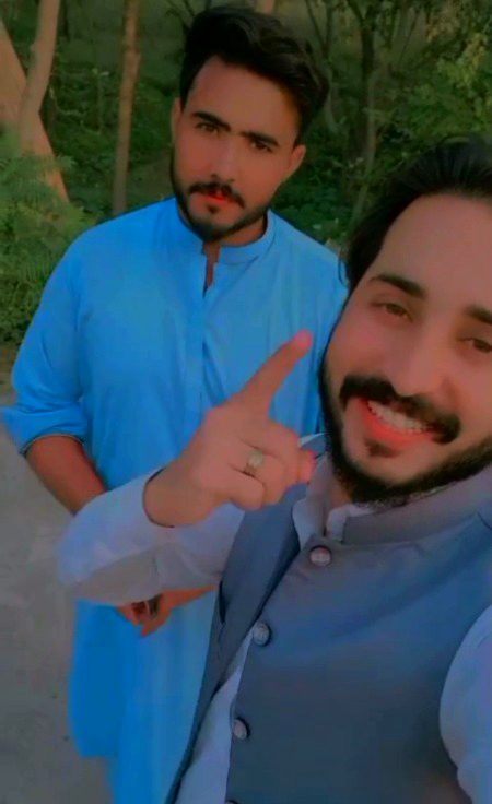 ہم نے آزمائی ہیں، کئی محفلیں اور بھی مگر
 چائے ہو، یار ہوں، اس کا مزہ ہی کچھ اور ہے
"🖤✨🌸"