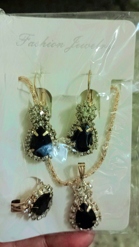 Bs wo mil jaye ye sary gift sanbhal k rakha hai us k liye