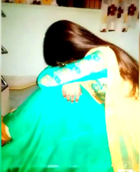 بُلھے شاہ اساں رَسے وٹے تے آپے لے لئے پھاہ
سُولی چڑھ کے ویکھیا ساڈے کوئی نہ مُکے ساہ🔥