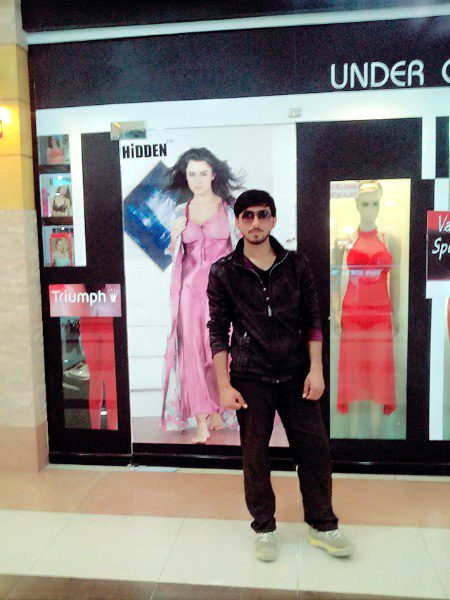 💝💗"دِل کرتا ہے چُرا لوں تُمہیں ھمیشہ کے لئے تقدِیر سے❤
💝💗"کِیوں کہ اب دِل نہِیں بھرتا روز تُمہاری تصوِیر 
سے.❤