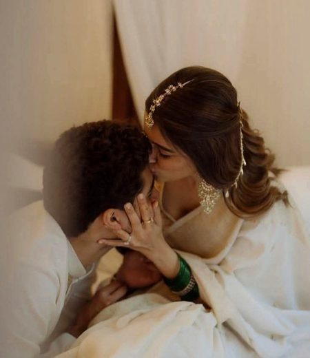 کس لیے دیکھتی ہو آئینہ
تم تو خود سے بھی خوب صورت ہو❤️