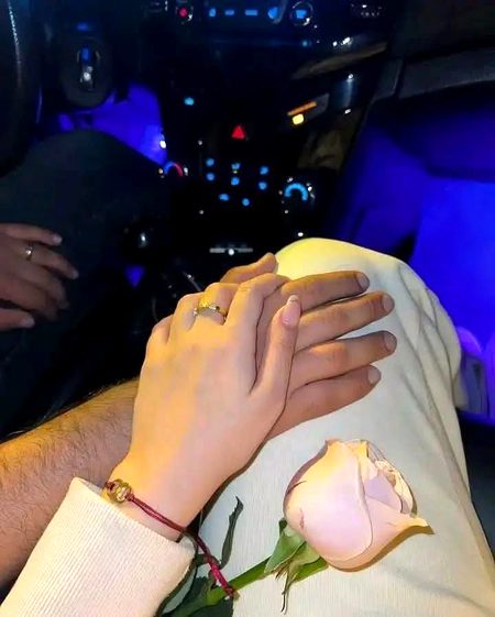 🍂تم شاید کبھی بھی نا  سمجھ  سکو اس 
"محبت" کو جو مجھے تم سے ہے۔۔۔❤
 تمہارے ہر، ہر روپ
 سے ہے❤
تم میری سانسوں کا تسلسل ہی نہیں میری 
زیست کا سکون بھی ہو ۔۔۔
 "تم" کتنے انمول ہو میرے لئے، یہ تم نہیں جانتے،  کیونکہ جب مرد کو 
محبت حاصل ہو جائے تو وہ اپنا
 پہلا مقام کھو دیتی ہے ۔۔
 یہاں  عورت کے ساتھ یکسر مختلف معاملہ ہوتا  ہے۔۔۔
 اسکی  محبت  "حاصل" 
 کے بعد مزید  گہری ہو جاتی ہے ۔۔
ایسی محبت میں یا تو وہ مکمل ہو جاتی ہے
 یا  پھر ٹوٹ کے  بکھر جاتی ہے۔۔۔
 "میرا" ماننا ہے عورت کیلئے محبت "آبِ حیات" صرف اس صورت میں ہوتی  ہے،
 اگر اس سے محبت کرنے والا تجدیدِ وفا کرتا رہے۔۔۔۔❤
..❣️❣️