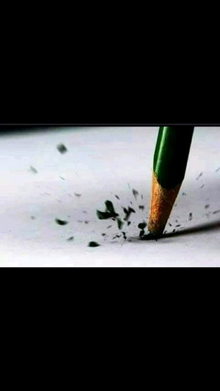 تُجھ سے ملنے کا وَاقَعہ لِکھوں
اب میں کیا ، یہ بھی سانِحہ لِکھوں ؟
کیا میں لِکھوں ، کہ لوٹ آو تم
کیا میں کاغذ پہ , فاصلہ لکھوں ؟