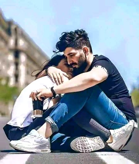 تُو نے گلے لگا کے دِلایا یقیں مجھے😍😍
اس طرح کے ثبوت مہیا مزید کر🌹🌹