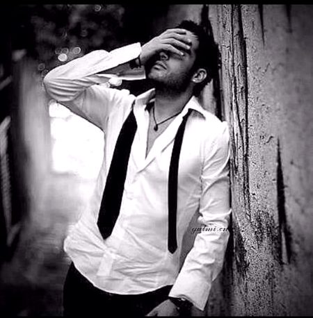 ہم نے ہر طور تیرے درد کو تازہ رکھا
ہم نے گھر کے در و دیوار پے لکھ دی 'ہائے' 🔥 Mahii 💔