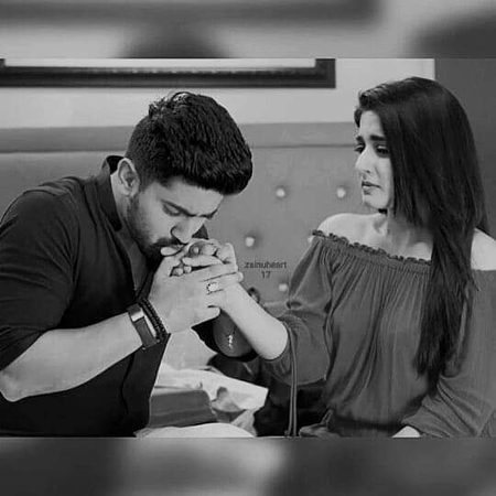 جنہیں چن لیا جائے
*ان پہ تبصرے نہیں کیے جاتے*
*ان کا احترام کیا جاتا ہے🖤Love mahi💋