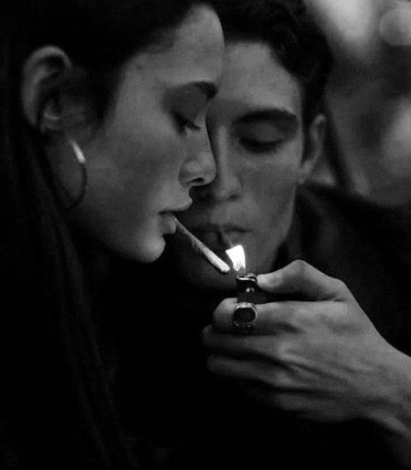 _سگریٹ_
_میں نے کبھی سگریٹ کو ہاتھ نہیں لگایا_
_مگرررر اک خواہش ہے تم سے_
_کیا تم میرے ساتھ سگریٹ پیو گی_ 
_میں ایک ایش ٹرے بھی خریدوں گا_
_جب ہم دونوں پہلی بار سگریٹ کو_
_اپنے اپنے ہاتھوں میں پکڑیں گے_ 
_تو میں لائیٹر خود جلاؤں گا_ 
_تم سگریٹ کو اپنے لبوں میں لینا_
_میں لائیٹر تمہارے سگریٹ کے قریب کرؤ گا_
_اور تم اسے سلگا دینا_
_اک لمبا کش لینا اور دھواں میرے پر چھوڑنا_
_میں وہ سگریٹ تمہارے لبوں سے_
_لے کر اپنے لبوں میں لوں گا_
_اور ایک نئی سگریٹ تمہارے لبوں پر ہوگی_ 
_تم اسے بھی سلگانے میں میری مدد کرنا_
_اک نیا تجربہ میں تمہارے ساتھ چاہوں گا-🖤_