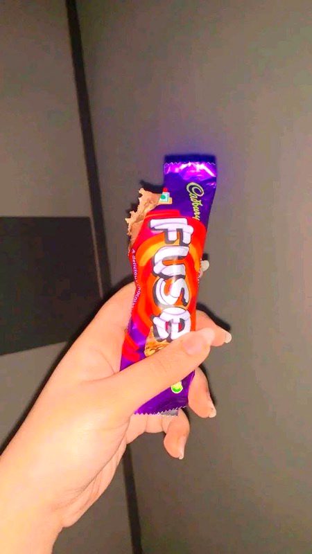 بچوں سے چاکلیٹ چھین کر کھا جاتی ہوں تاکہ انکے دانت خراب نہ ہوں🥱🥱