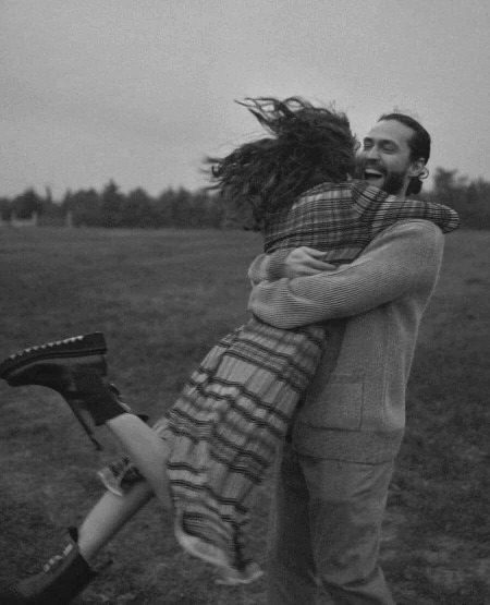 ساری دنیا کا ساتھ اپنی جگہ
تیرے ہونے کی بات اپنی ہے❤