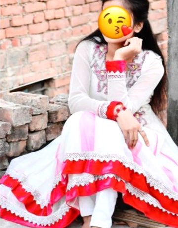 Mai dEkHnY MaI aAm Si LaRkI😏
MaGaR yAqEeN jAnYe🙄
SaKoOn CHeNn lEtI hon lOgO ka😎😏