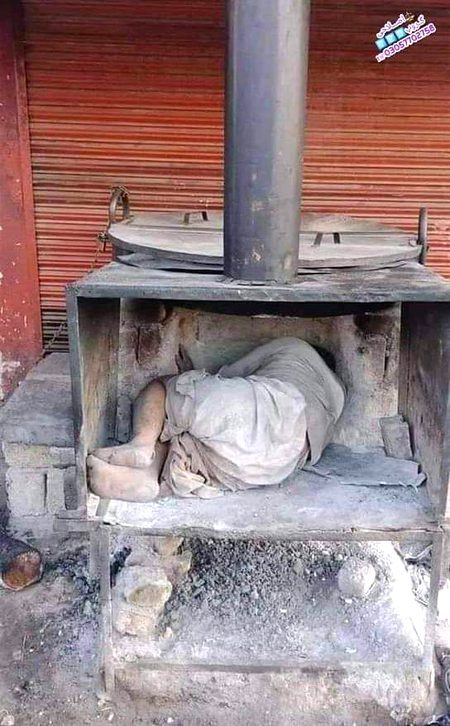 *مرنے کے بعد سو لوگ پوچھیں گے کیسے انتقال ہوا ؟*
*کس وجہ سے مر گیا۔۔۔*
مگر
*دوران زندگی کوئی نہیں پوچھتا " کیسے جی رہے ھو ؟ "😢*