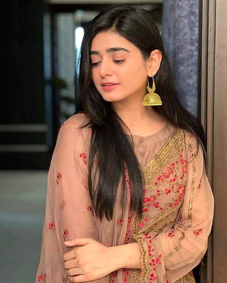 دل دھوکے میں ہے🥀
اور دھوکے باز دل میں🔥 Mahii 💔