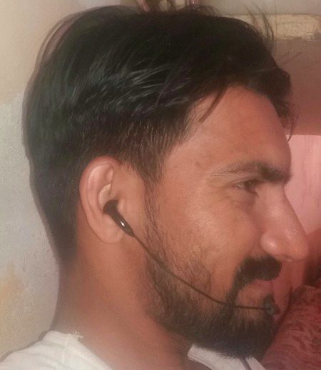 Tum  kanto  ki baat  krty ho aary  humny  to  phloon  sy  zakham  khyee  hein 💔