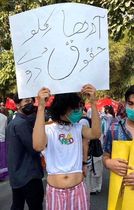 نہ منہ نہ متھا جن پہاڑوں لتھا | پہلے عورت تو بن جاؤ۔۔
عورت_مارچ  womensmarch2021