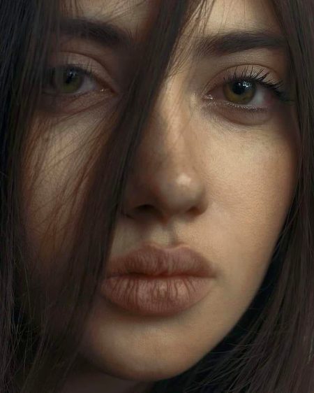 ﺍﺱ ﻗﺪﺭ ﮐﮭﺮﺩﺭﮮ ﮨﻮﻧﭩﻮﮞ ﺳﮯ ﻣﯿﮟ ﮐﯿﺎ ﺑﺎﺕ ﮐﺮﻭﮞ
ﺍﻥ ﺳﮯ ﺧﺎﻣﻮﺷﯽ ﺑﮭﯽ ﻣﺸﮑﻞ ﺳﮯ ﺍﺩﺍ ﮨﻮﺗﯽ ﮨﮯ