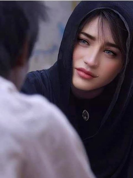 لاکھ ٹھُکرایا ہمیں تو نے مگر ہم نہ ٹلے..
تیرے قدموں سے الگ ہو کے کہاں جانا تھا.
بے سبب ترکِ تعلق کا بڑا رنج ہوا.
لاکھ رنجش سہی اِک عمر کا یارانہ تھا💔Unzii🥀