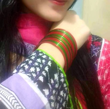 زہ_چی_خفہ شم_پہ_جانان پسی_غزل اولیکم
یار چی_خفہ شی د رقیب سرہ_selfie_اوباسی