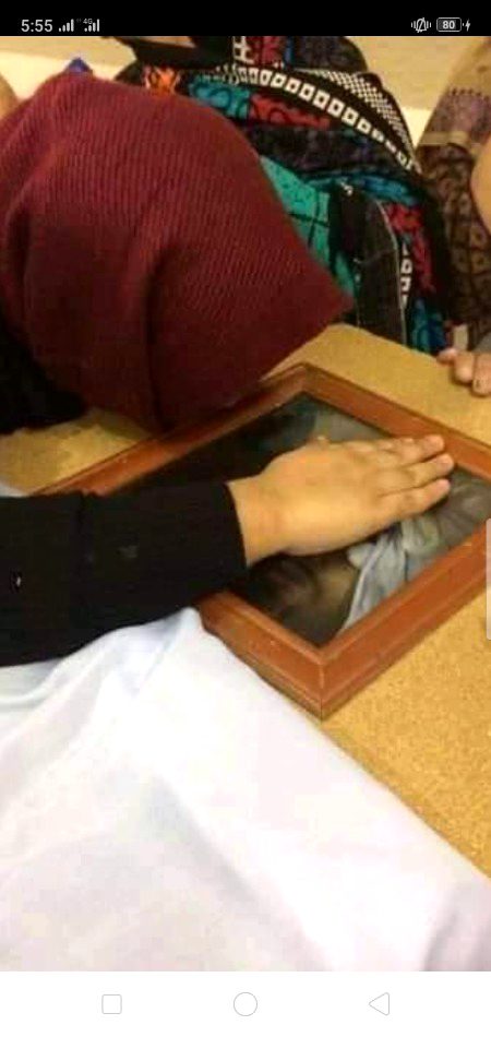 کون کہتا ہے کہ میں تجھ کو جدائی دوں گی
تو جو مانگے تو تجھے ساری خدائی دوں گی ،،
تھوڑا روئی ہوں تو دل ہوگیا ہلکا میرا
خود میں گونجی ہوں، ابھی تجھ کو سنائی دوں گی ،،
دل تلک آہی گیا ہے تو اسے اپنا سمجھ
اب تو میں روح تلک تجھ کو رسائی دوں گی ،،
دل مرا گھٹنے لگا ہے تیری خاموشی سے
تو صدا دے تو تجھے دستِ حنائی دوں گی ،،
وہم ہے تیرا کہ تو مجھ کو بھلا سکتا ہے
تو جدھر دیکھ، تجھے میں ہی دکھائی دوں گی 
میرا دنیا میں کوئی نہیں تیرے سوا
تو ہی دکھ دے گا تو میں کس کو دہائی دوں گی🔥 Mahii 💔