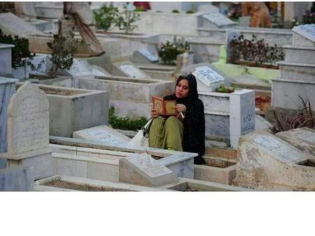 فاتحہ پڑھنے بھی اب نہیں آنا
 یہ حق بھی تم نے کھو دیا ہے🙄
 ZaRRaaR💔🥀