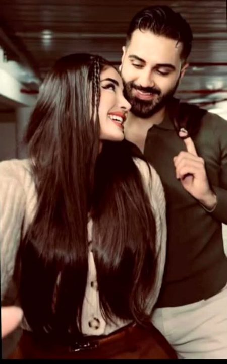 "ہزار کڑوڑ تے لَکھ نئی کچھ ،،
"تیرے توں زیادہ وَکھ نئ کچھ ،،
"تُو ہی سب توں اُتّےےے ایں ،،
"تے تیرے اَگّےے کَکھ نئی کچھ ۔۔۔۔
🥰🥀