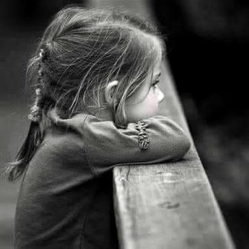 اور جب میں مر جاؤں نا.
تم میری قبر پہ بیٹھ کر سپارے پڑھنا🔥 Mahii 💔