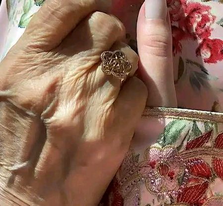 ماں تیرے واسطے رد ہیں جہاں بھر کی توجہ