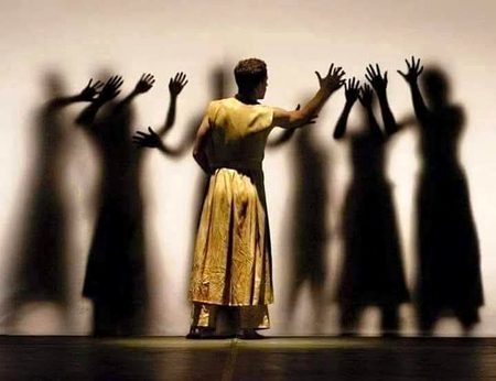 بے قدراں کُجھ قدر نہ کیتی
اساں کیتی خُوب تسلی ھُو
دُنیا دار پُجاری زر دے
تے کُتیاں دے گل ٹلی ھُو
بُک بُک اتھرُوں روسن اکھیاں
تے ویکھ حویلی کلی ھُو
کُوچ نصیرؔ اساں جد کیتا
تے پے جانڑی تھرتھلی ھُو